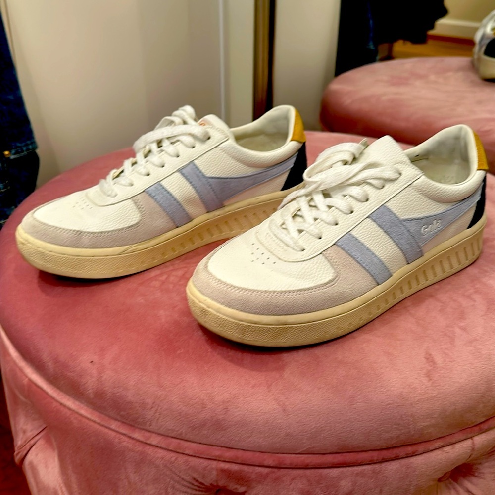 Almost NEW Gola athletic shoe!